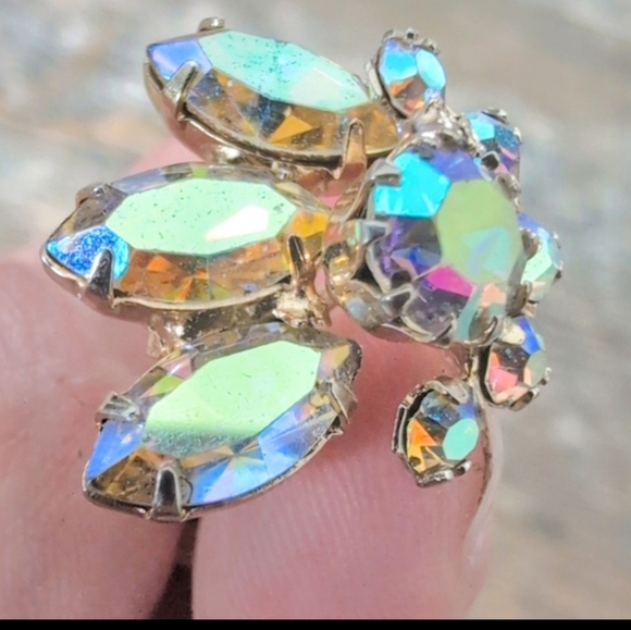 Vintage MCM Continental Aurora Borealis Rhinestone Screw-Back Earrings - Picture 6 of 11